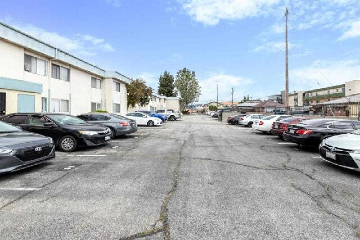 Picture of Home For Sale in North Hollywood, California, United States