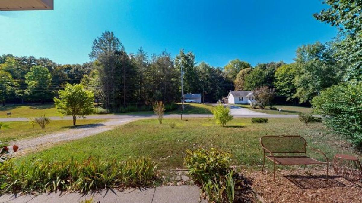 Picture of Home For Sale in Chapmansboro, Tennessee, United States