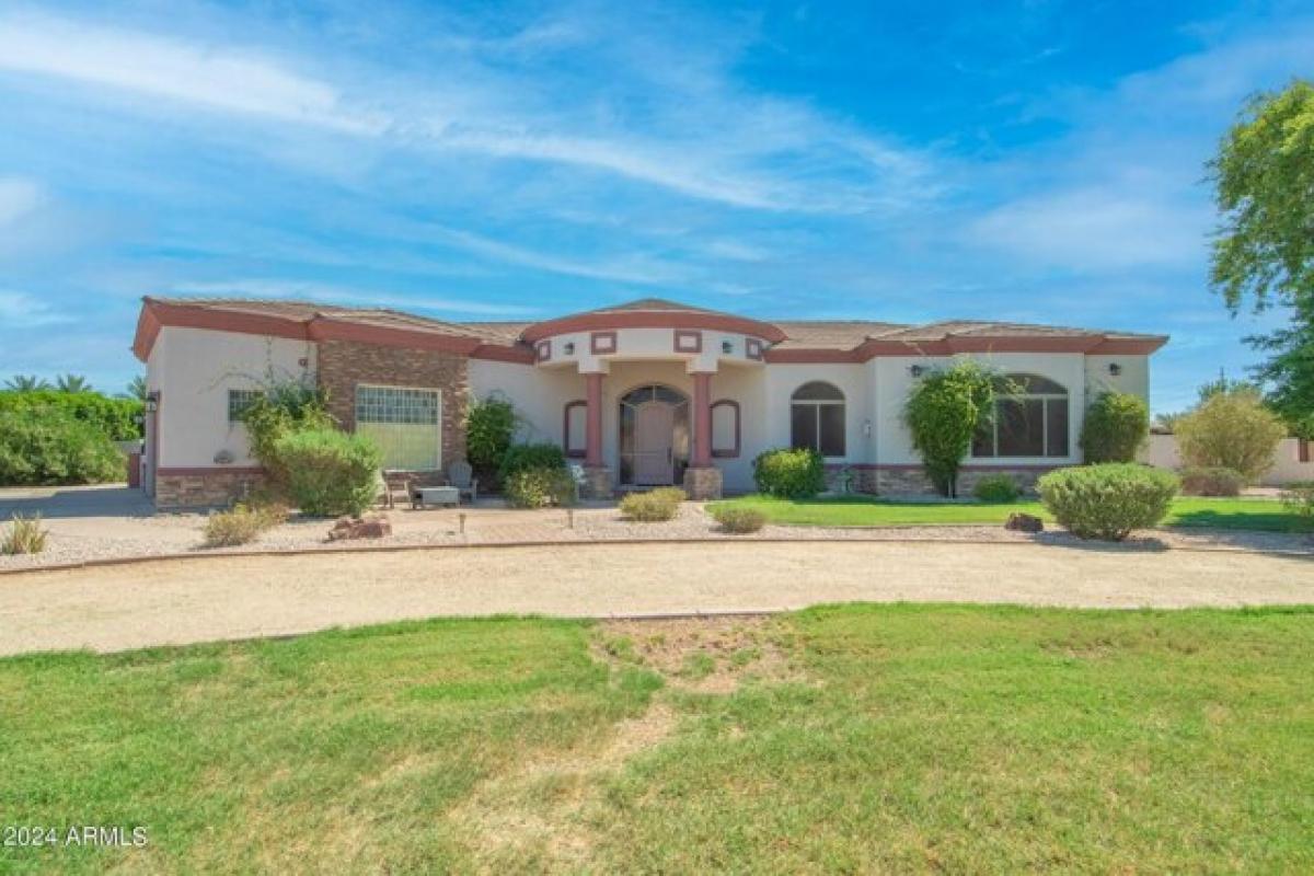 Picture of Home For Sale in Gilbert, Arizona, United States