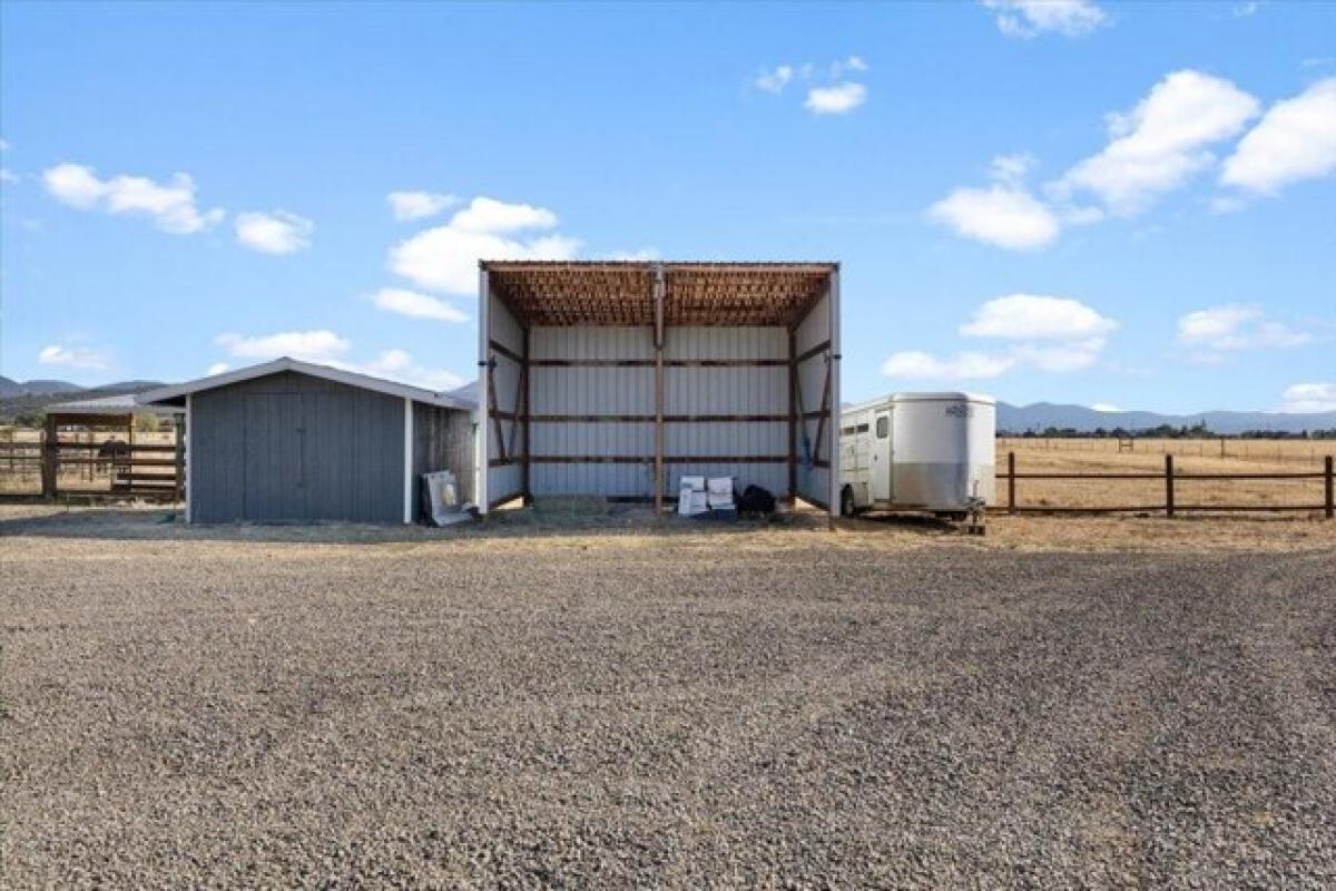 Picture of Home For Sale in White City, Oregon, United States