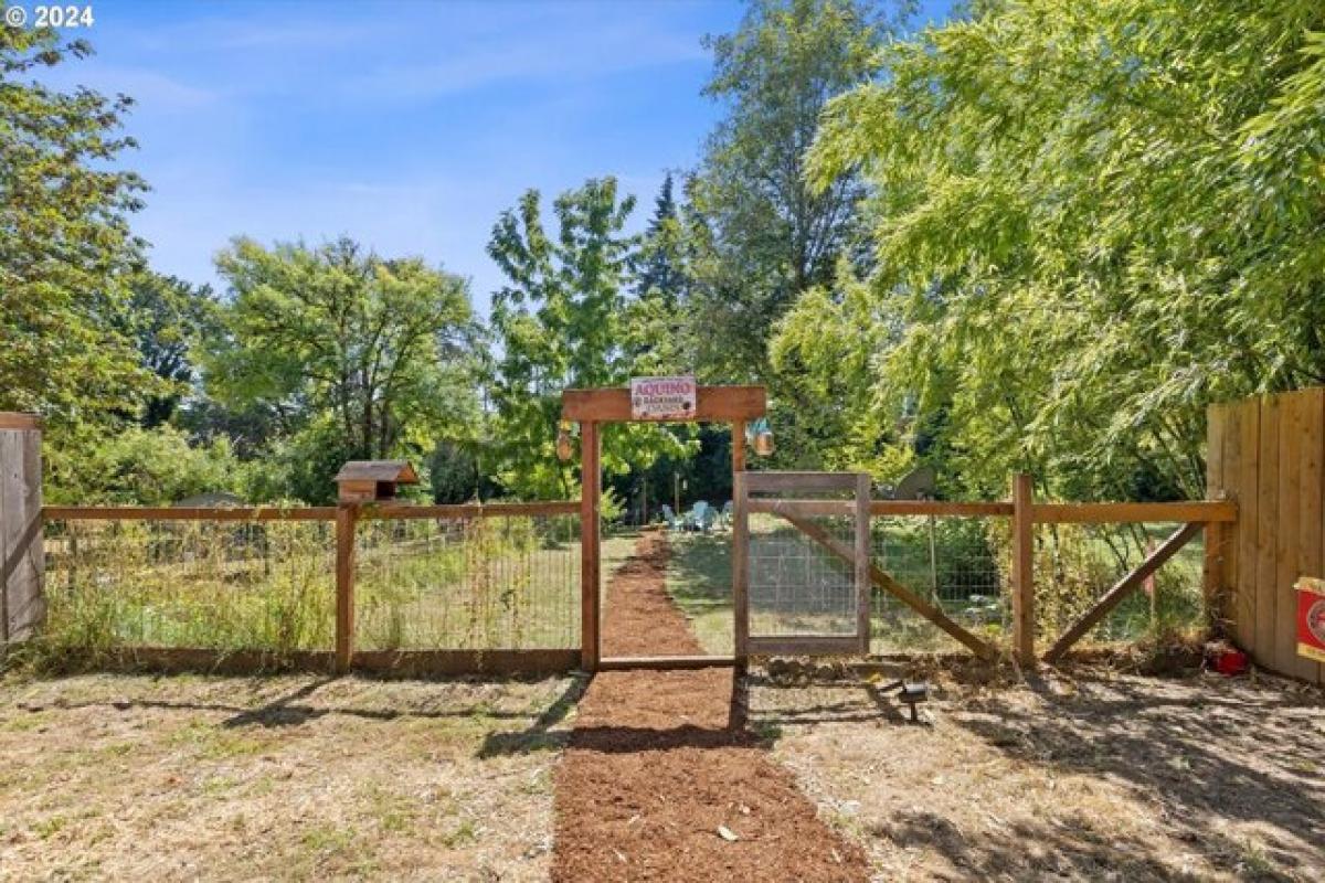 Picture of Home For Sale in Sheridan, Oregon, United States