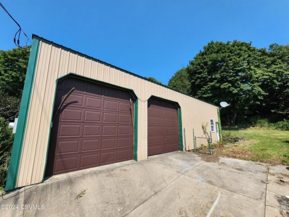 Picture of Home For Sale in Mount Carmel, Pennsylvania, United States