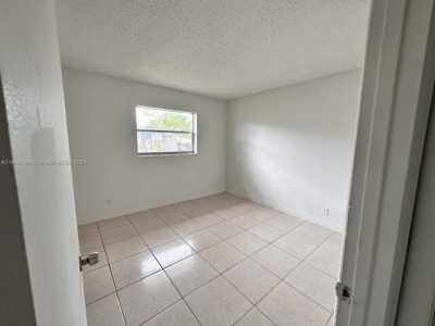 Home For Sale in Oakland Park, Florida