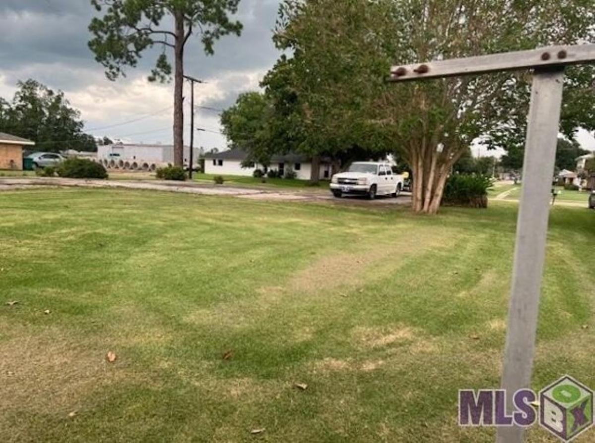 Picture of Residential Land For Sale in Lutcher, Louisiana, United States