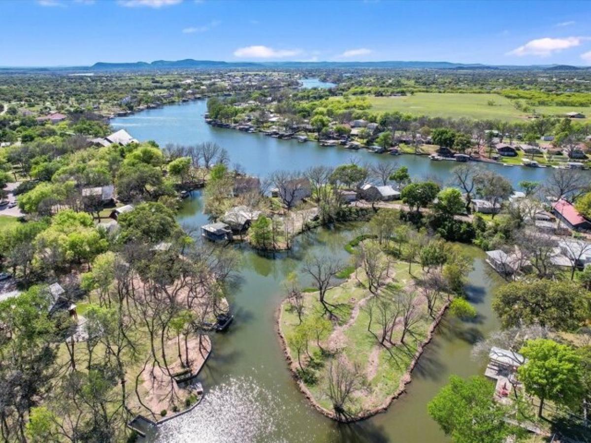 Picture of Residential Land For Sale in Kingsland, Texas, United States