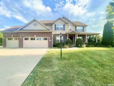 Home For Sale in Dunlap, Illinois