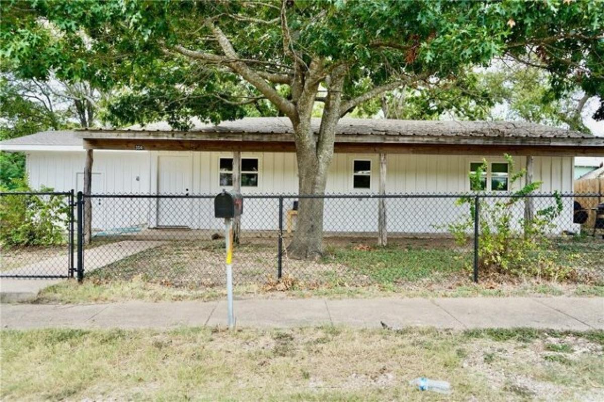 Picture of Home For Sale in Moody, Texas, United States