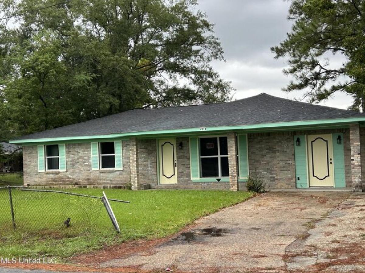 Picture of Home For Sale in Moss Point, Mississippi, United States