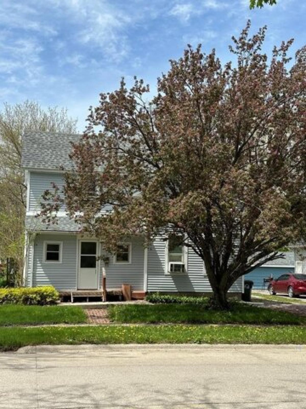 Picture of Home For Sale in Fort Dodge, Iowa, United States