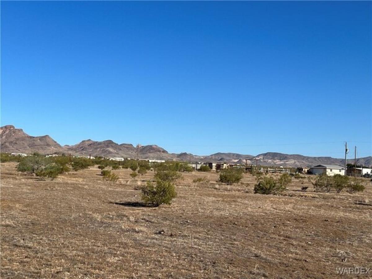 Picture of Residential Land For Sale in Golden Valley, Arizona, United States