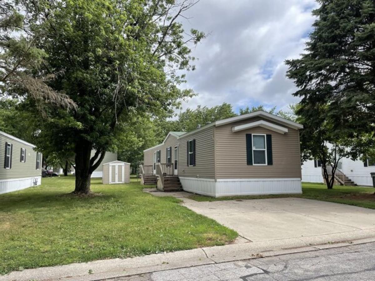 Picture of Home For Sale in Goshen, Indiana, United States