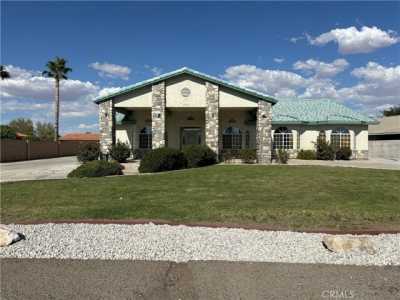 Home For Sale in Apple Valley, California