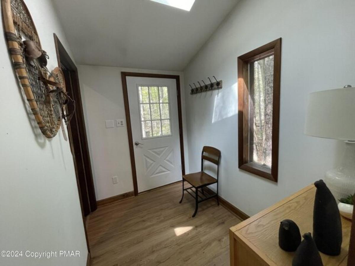 Picture of Home For Sale in Pocono Lake, Pennsylvania, United States