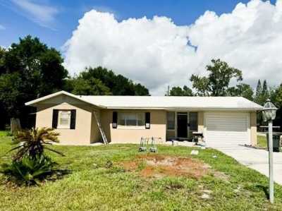 Home For Sale in Debary, Florida