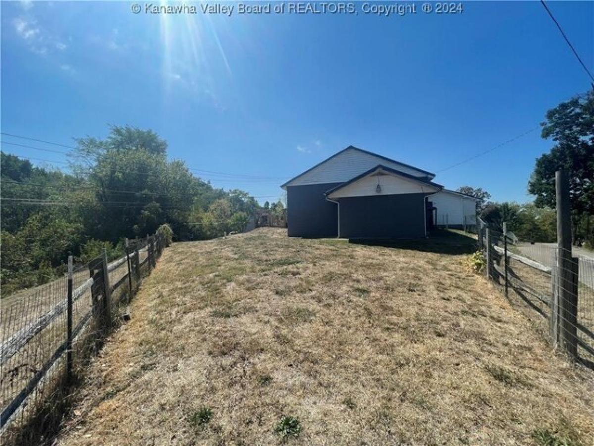 Picture of Home For Sale in Barboursville, West Virginia, United States