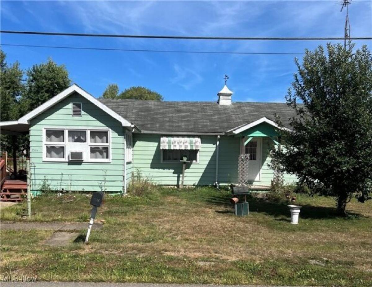 Picture of Home For Sale in Uhrichsville, Ohio, United States