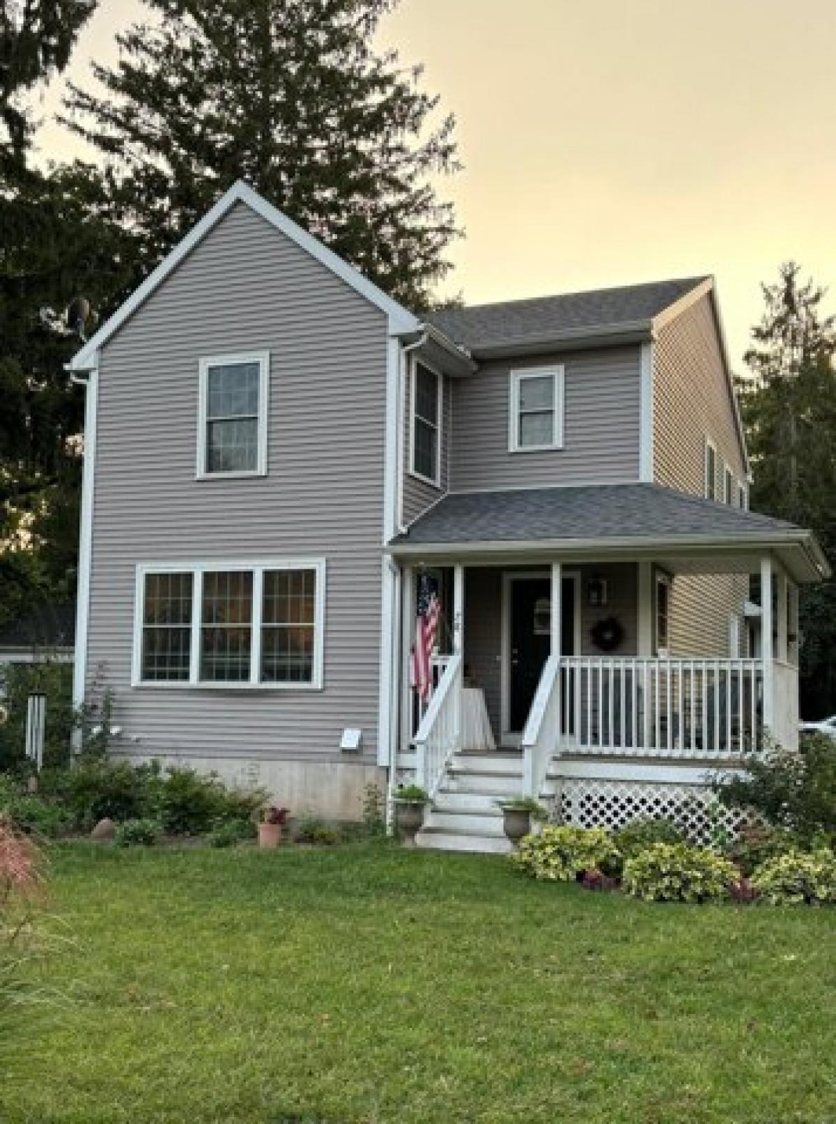 Picture of Home For Sale in Southington, Connecticut, United States