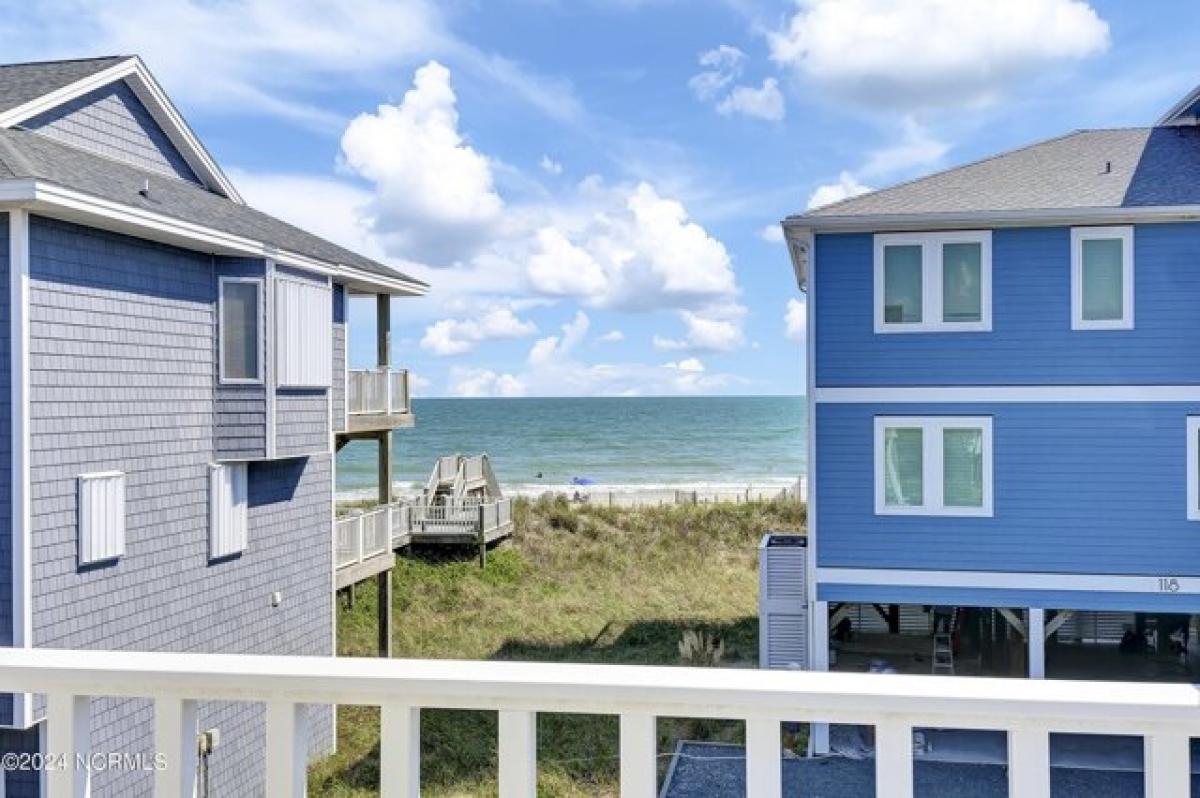 Picture of Home For Sale in North Topsail Beach, North Carolina, United States