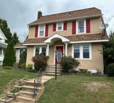 Home For Sale in Edison, New Jersey