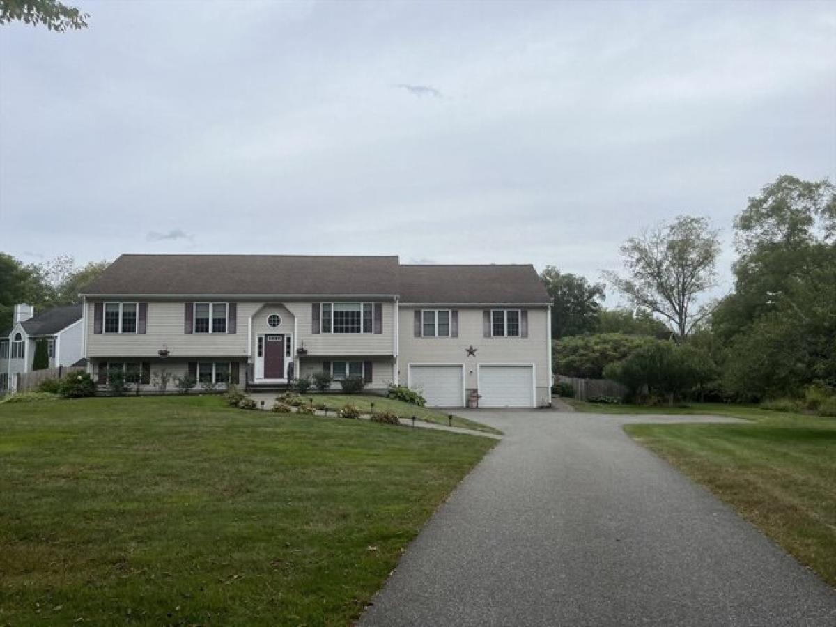 Picture of Home For Sale in West Bridgewater, Massachusetts, United States