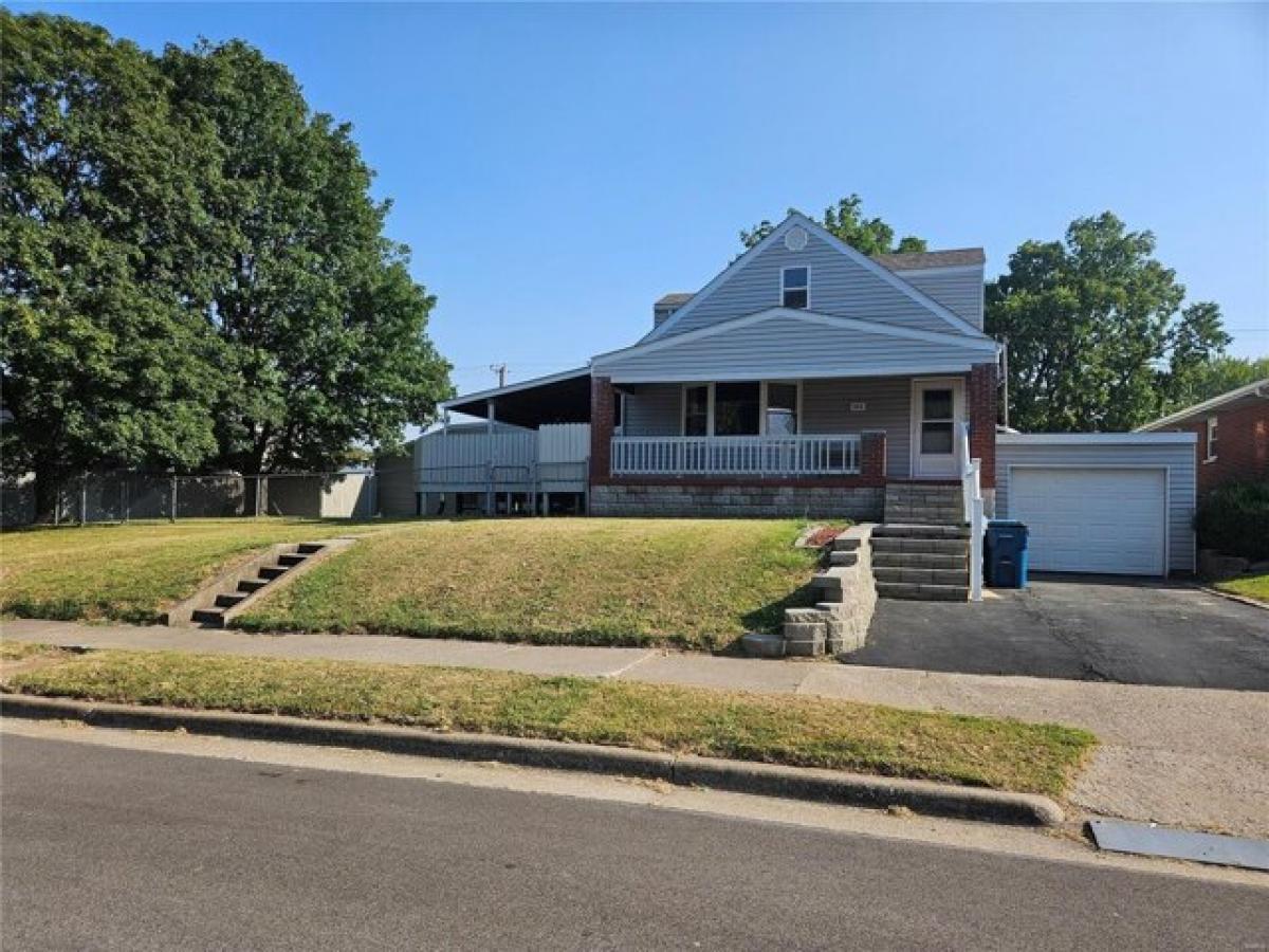 Picture of Home For Sale in Wood River, Illinois, United States