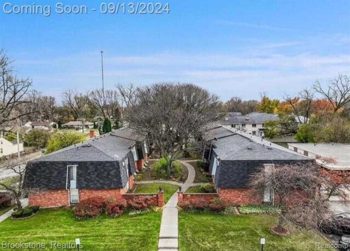 Picture of Home For Sale in Oak Park, Michigan, United States