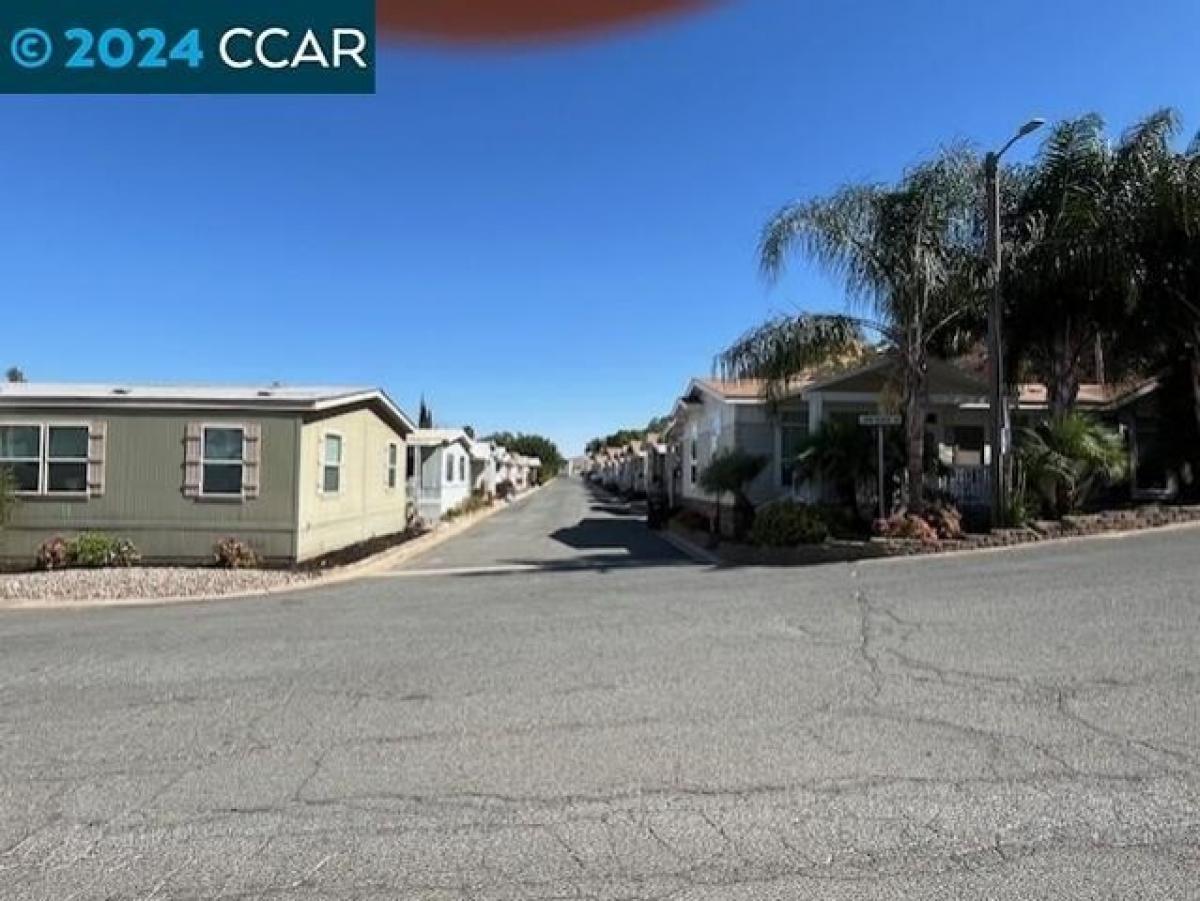 Picture of Home For Sale in Clayton, California, United States