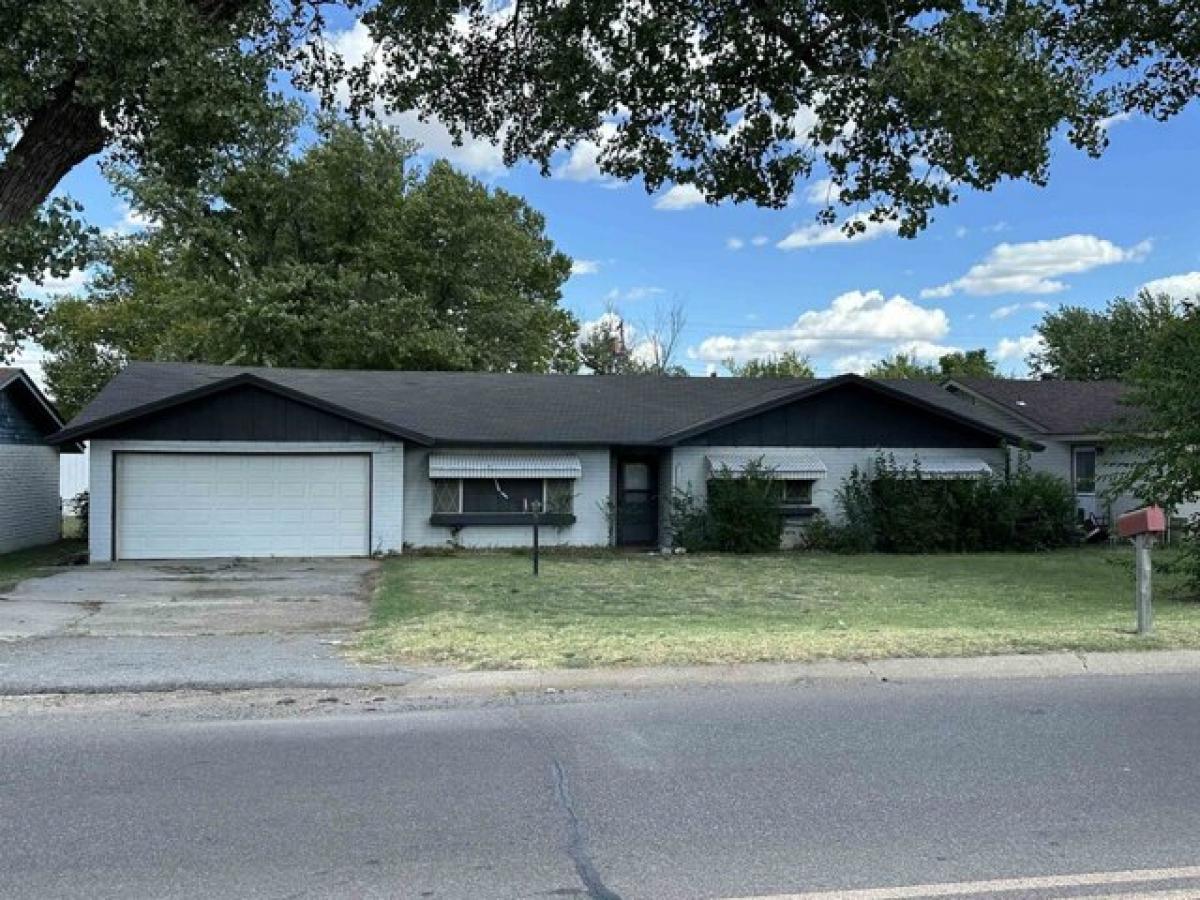 Picture of Home For Sale in Woodward, Oklahoma, United States