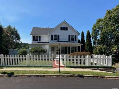 Home For Rent in Oyster Bay, New York