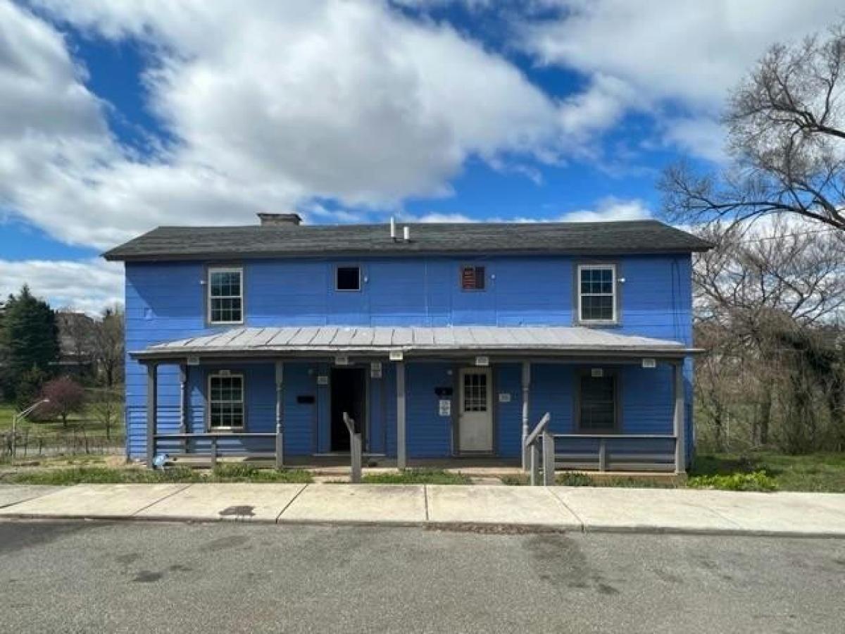 Picture of Home For Sale in Lynchburg, Virginia, United States