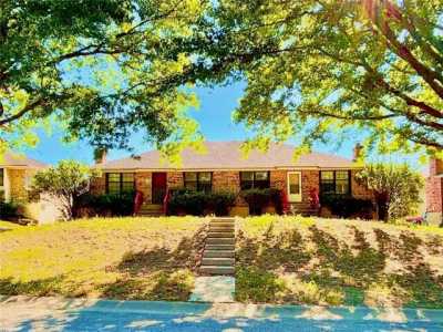 Home For Sale in Grain Valley, Missouri