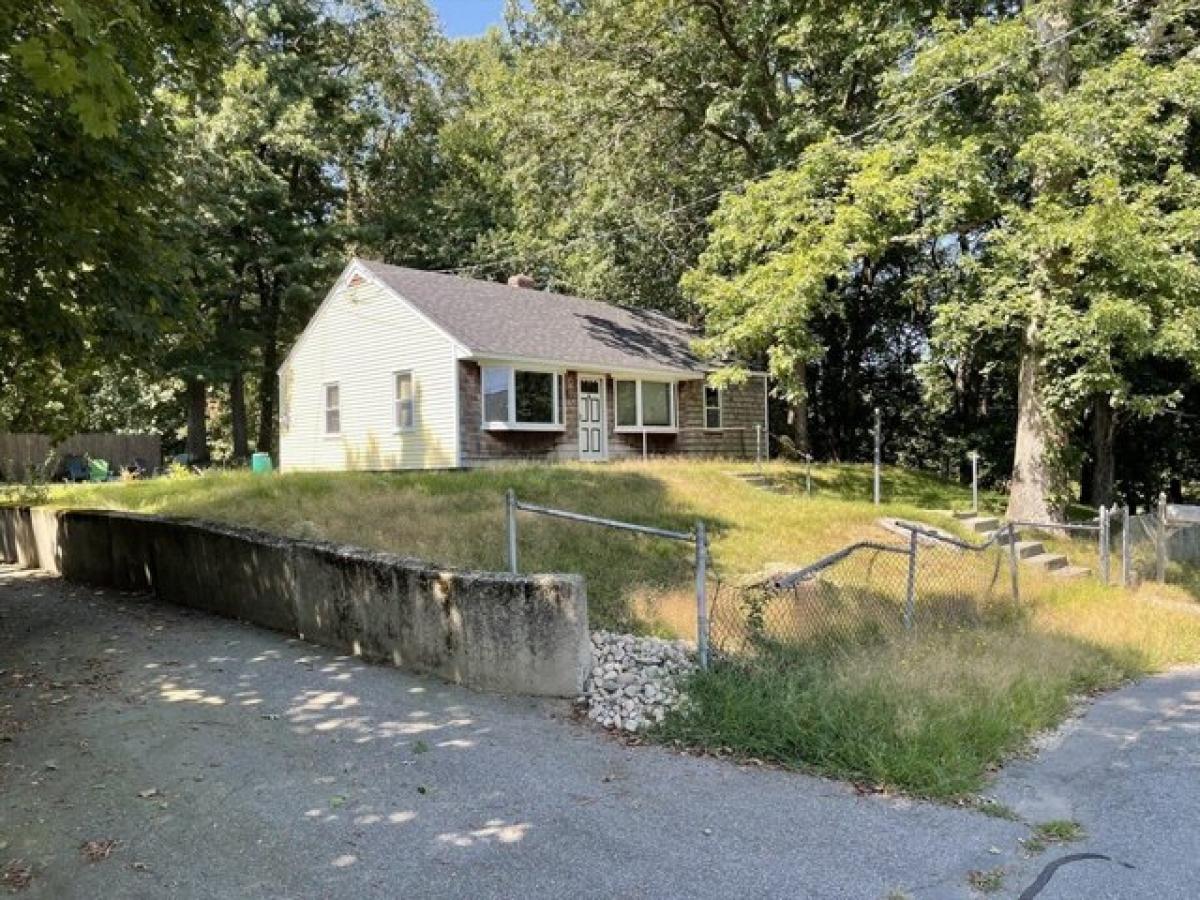 Picture of Home For Sale in Stoughton, Massachusetts, United States