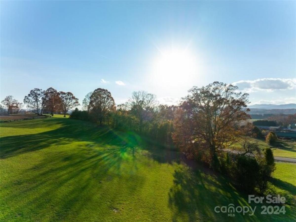 Picture of Residential Land For Sale in Mills River, North Carolina, United States