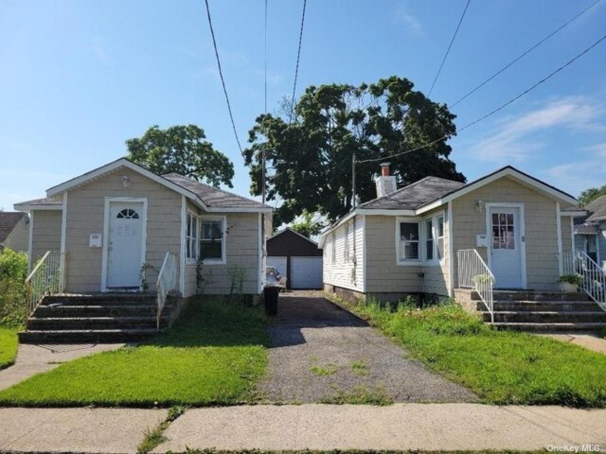 Picture of Home For Sale in Baldwin, New York, United States