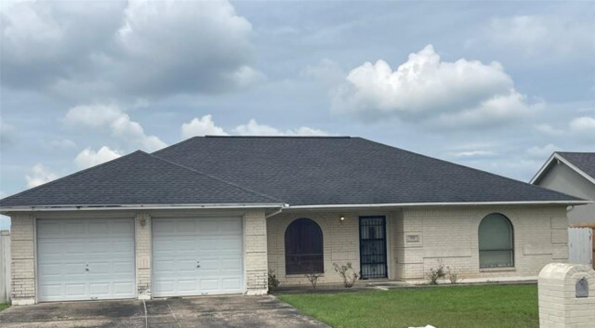 Picture of Home For Sale in El Campo, Texas, United States