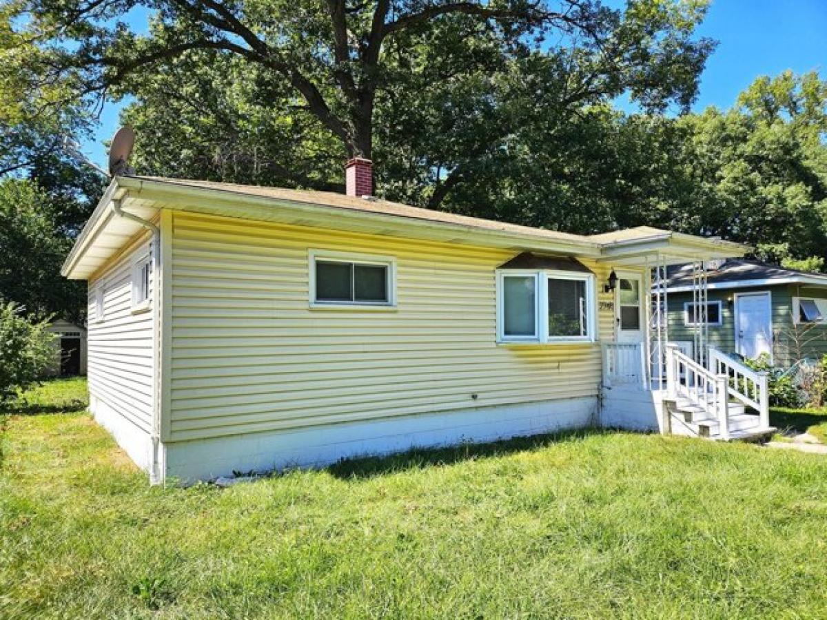 Picture of Home For Sale in Lake Station, Indiana, United States