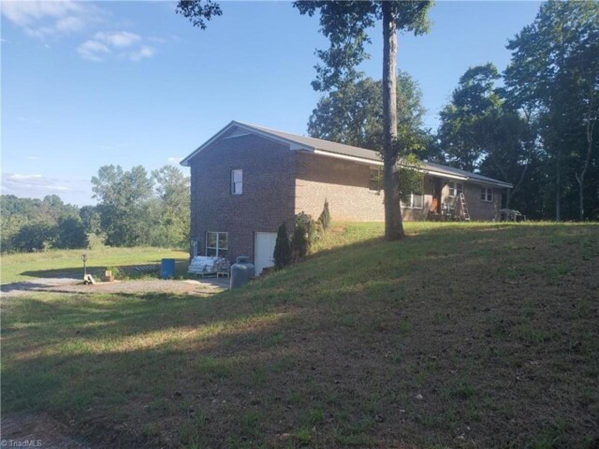 Picture of Home For Sale in Seagrove, North Carolina, United States