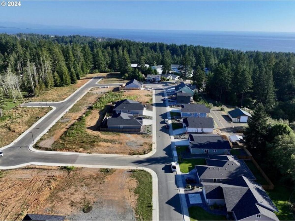 Picture of Residential Land For Sale in Brookings, Oregon, United States