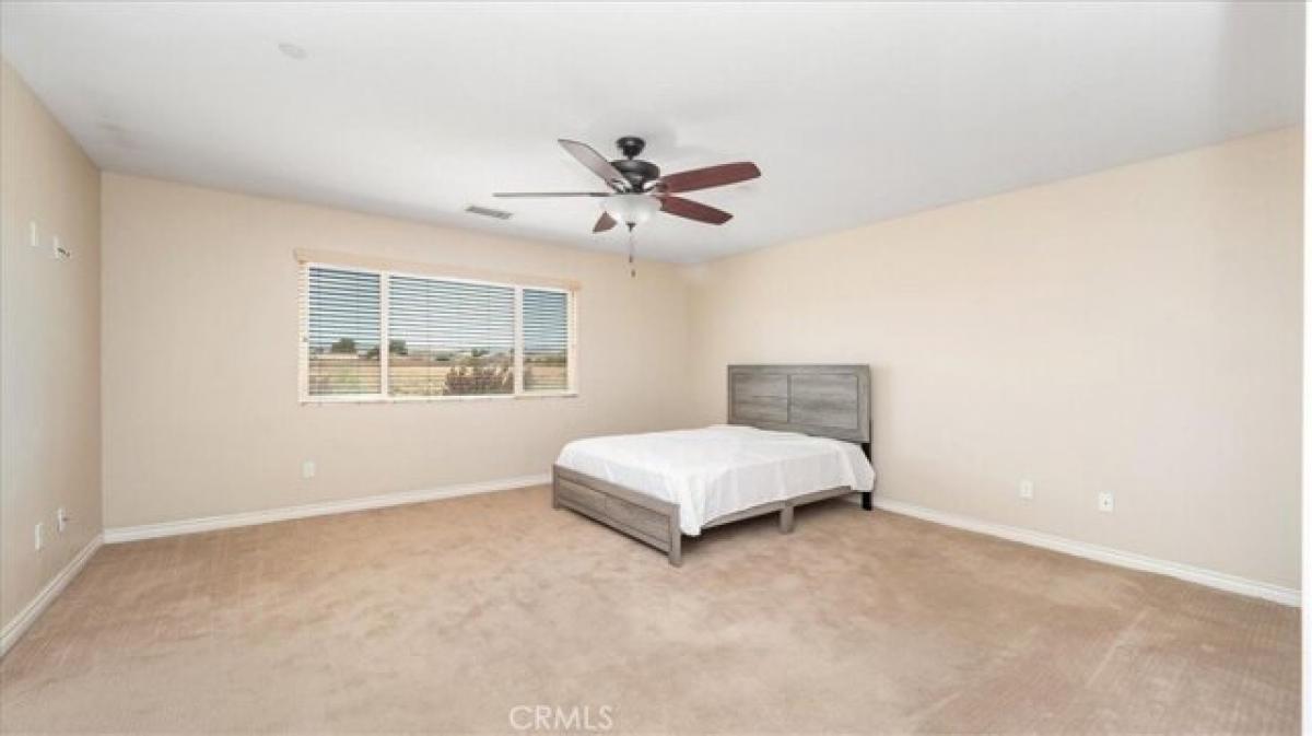 Picture of Home For Sale in Hesperia, California, United States