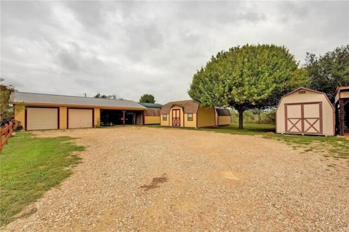 Picture of Home For Sale in Elgin, Texas, United States