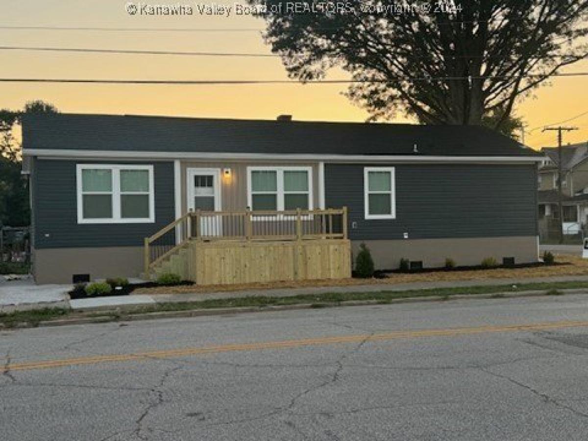 Picture of Home For Sale in Charleston, West Virginia, United States