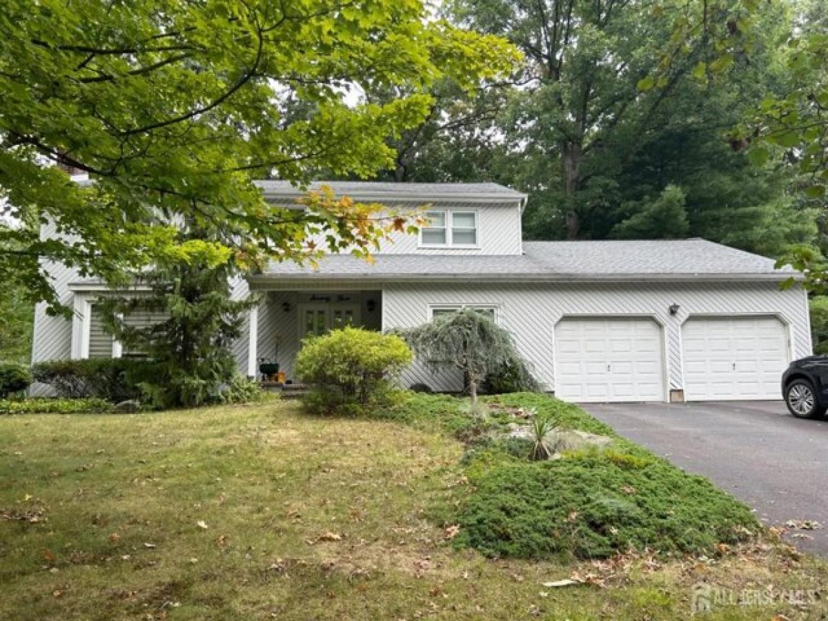 Picture of Home For Sale in East Brunswick, New Jersey, United States