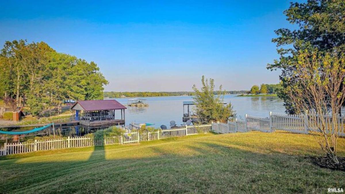 Picture of Home For Sale in Marion, Illinois, United States