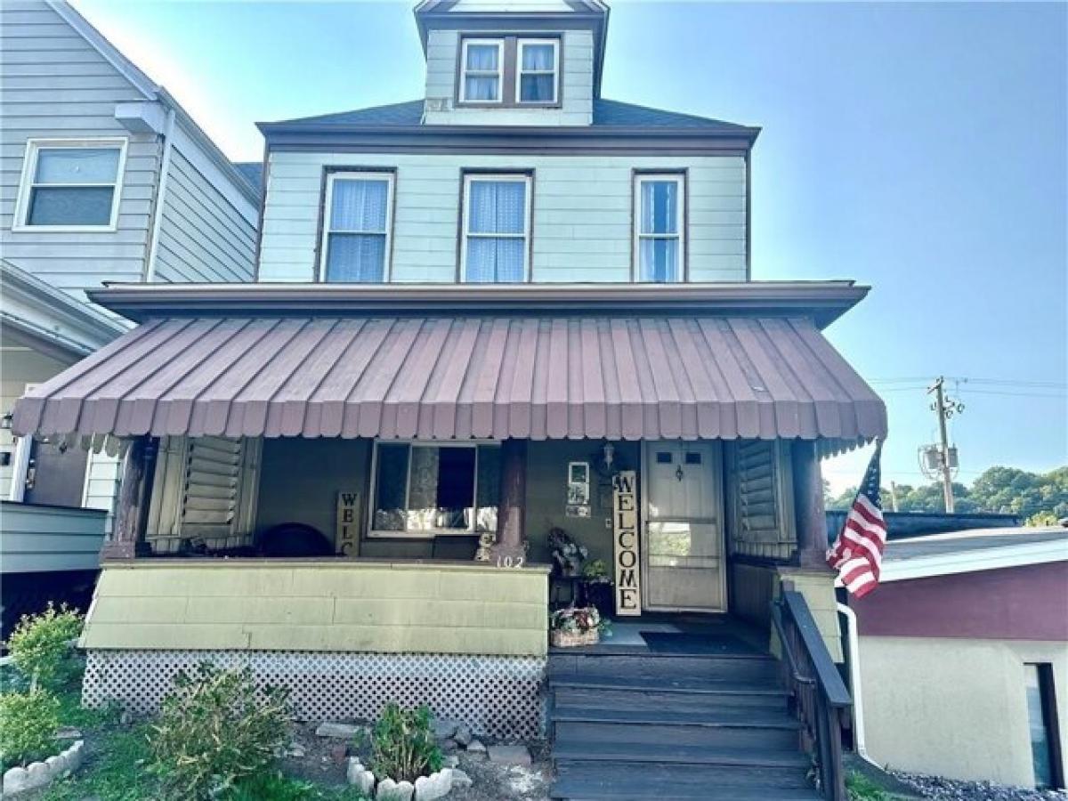 Picture of Home For Sale in Vandergrift, Pennsylvania, United States