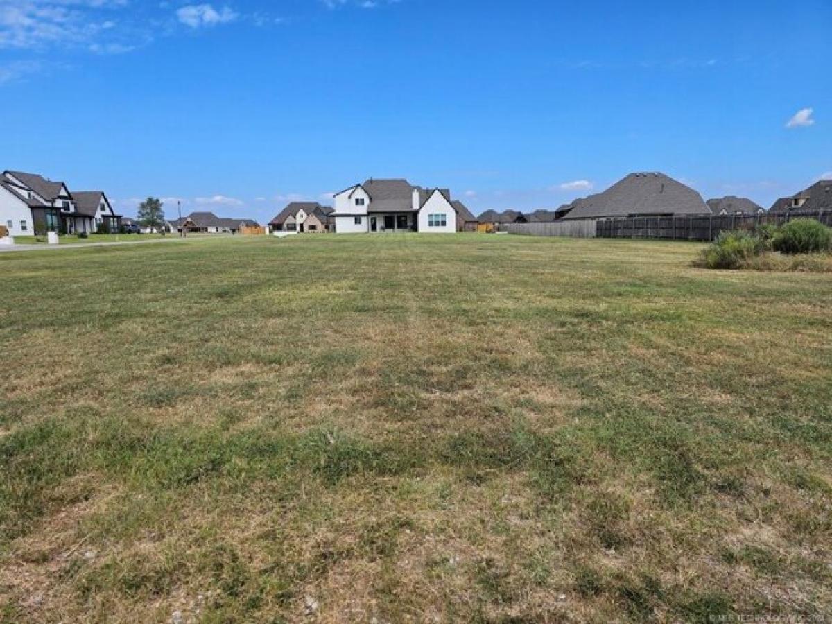 Picture of Residential Land For Sale in Glenpool, Oklahoma, United States