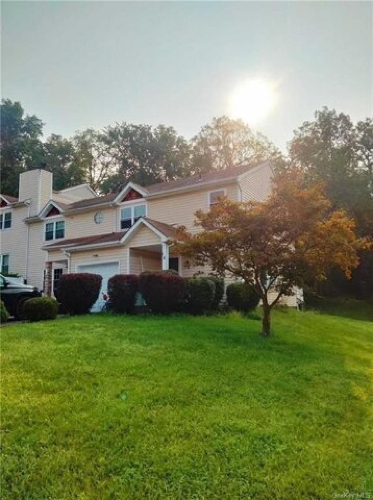 Picture of Home For Sale in Washingtonville, New York, United States