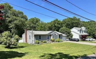 Home For Sale in Medford, New York