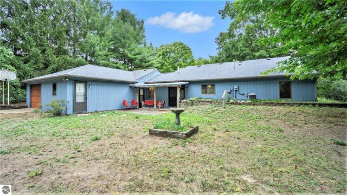 Picture of Home For Sale in Traverse City, Michigan, United States