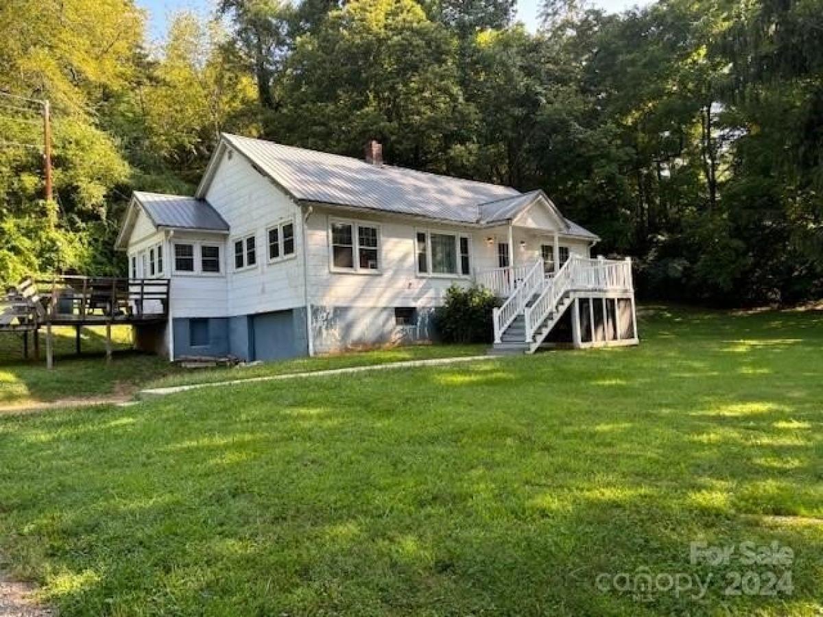 Picture of Home For Sale in Sylva, North Carolina, United States