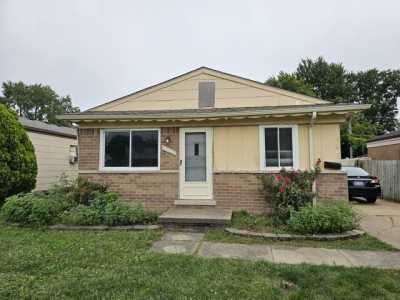 Home For Rent in Clinton Township, Michigan